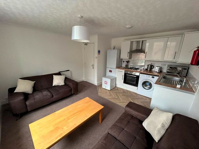 2 Bedroom Flat To Rent In Benvie Road, West End, Dundee, DD2