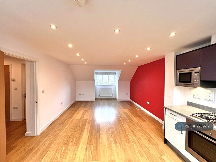 2 Bedroom Flat To Rent In Ravine Grove, London, SE18