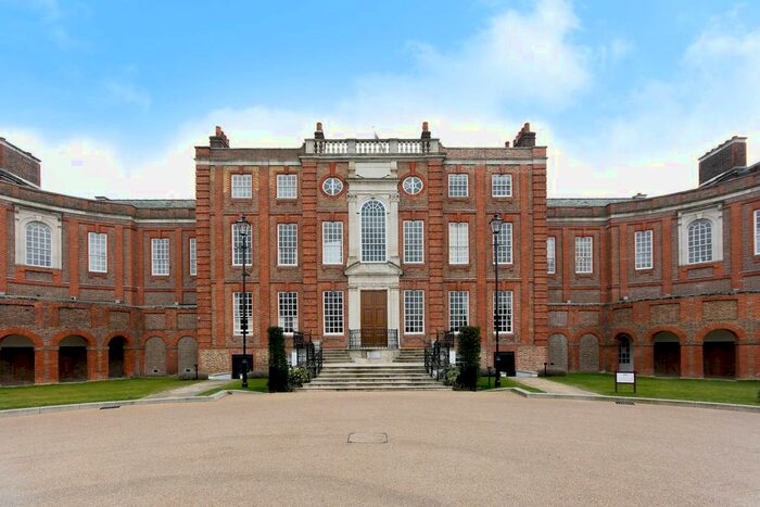 3 Bedroom Flat To Rent In Vitali Close, Roehampton, London, SW15