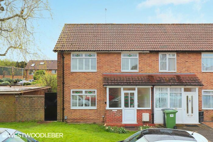 3 Bedroom Semi-Detached House To Rent In Darcy Close, Cheshunt, Waltham Cross, EN8