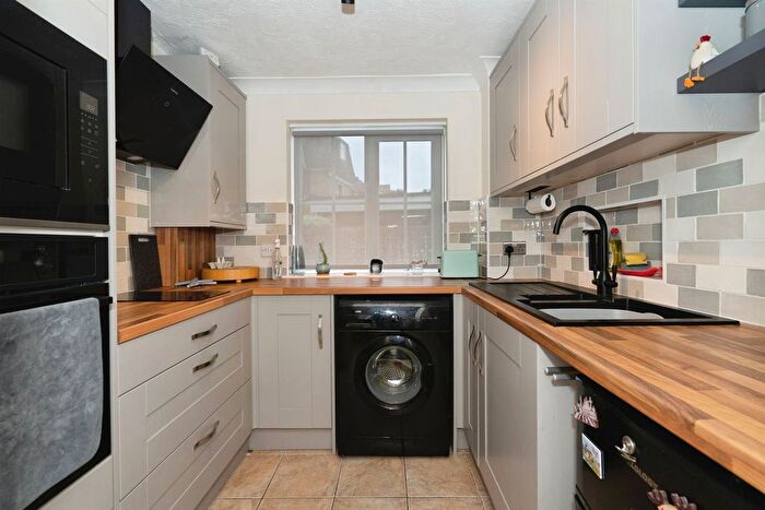 3 Bedroom Terraced House For Sale In Caspian Square, Rottingdean, Brighton, BN2