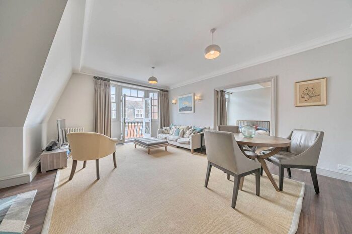 2 Bedroom Flat For Sale In Ashley Gardens, Westminster, London, SW1P