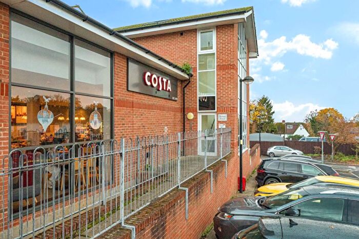 2 Bedroom Flat For Sale In Stoke Poges, Berkshire, SL2