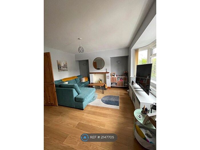 3 Bedroom Semi-Detached House To Rent In Shrubbery Road, Bromsgrove, B61