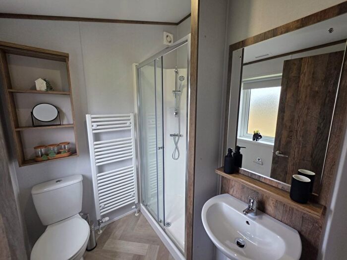 2 Bedroom Mobile/park Home For Sale In Malton Road, Pickering, YO18