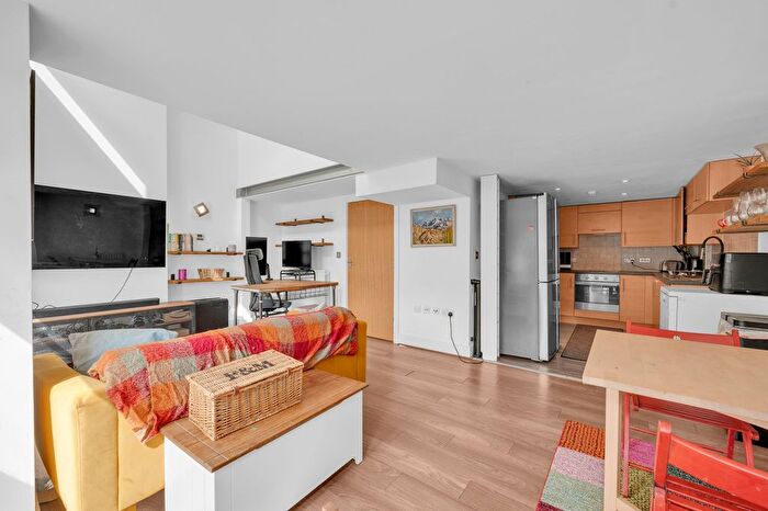 2 Bedroom Flat For Sale In Cadogan Road, London, SE18