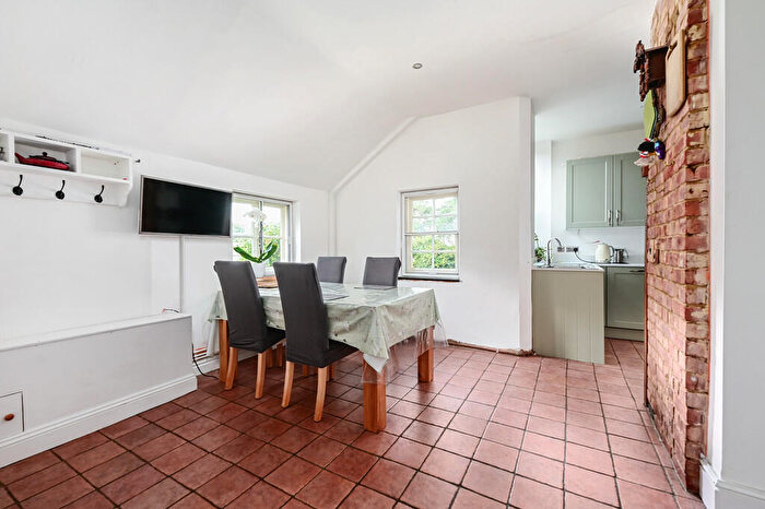 5 Bedroom Detached House For Sale In Silver Glades, Yateley, GU46