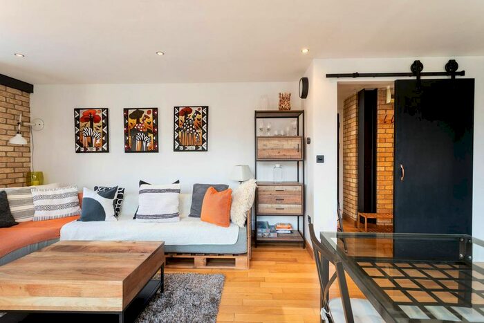 1 Bedroom Flat To Rent In Winchester House, Southwark Bridge Road, Borough, London SE1