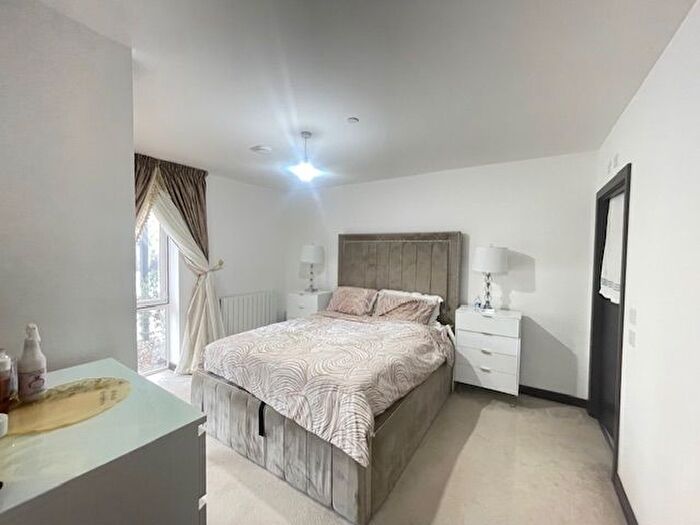 2 Bedroom Flat To Rent In Sydney Road, Watford, WD18