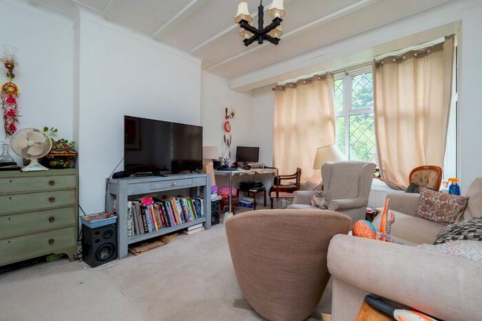 3 Bedroom Detached House To Rent In Sutherland Grove, London, SW18