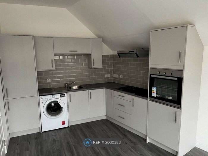 2 Bedroom Flat To Rent In Gilmour Street, Paisley, PA1