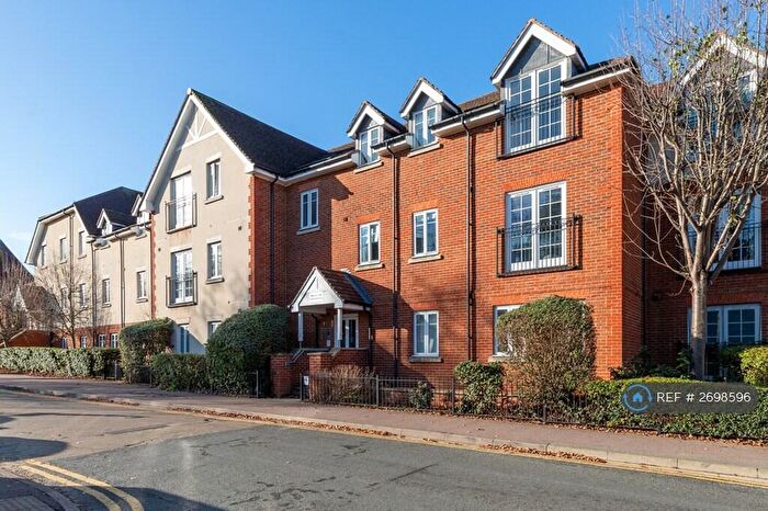 2 Bedroom Flat To Rent In Whinbush Road, Hitchin, SG5