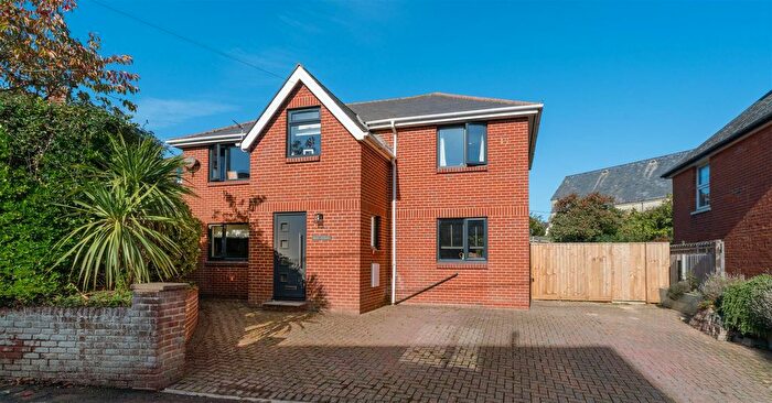 4 Bedroom Detached House For Sale In Freshwater Bay, Isle Of Wight, PO40