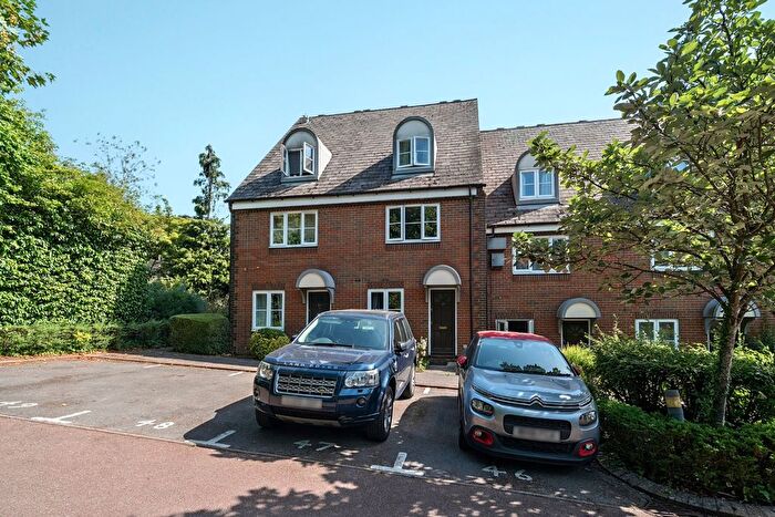 2 Bedroom Flat To Rent In Waterside Court, Alton, Hampshire, GU34