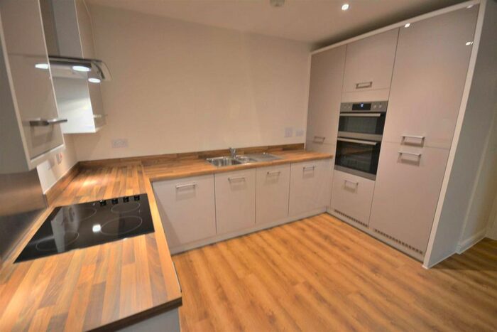 2 Bedroom Flat To Rent In Baytree Court, Prestwich, M25