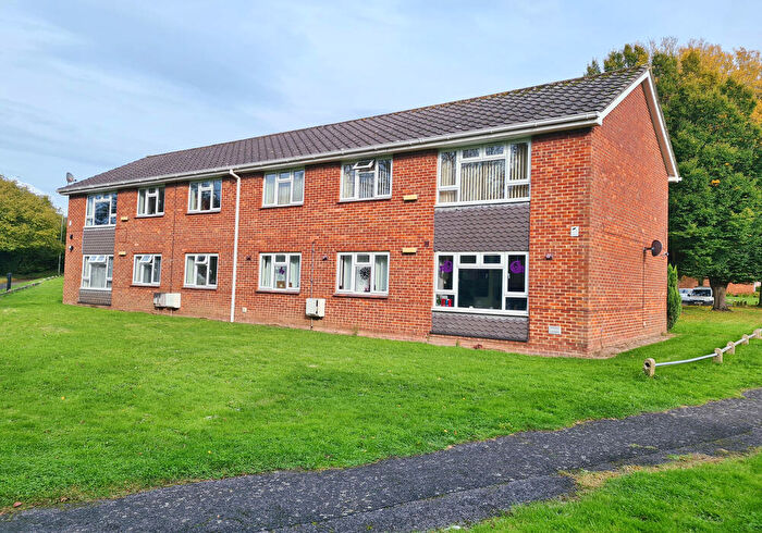 2 Bedroom Flat For Sale In Danebury Way, Nursling, SO16
