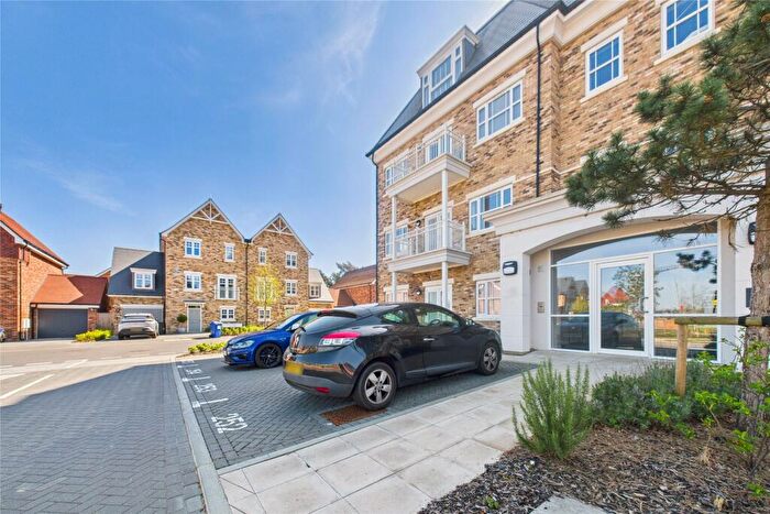 2 Bedroom Apartment To Rent In Sundew Avenue, Fleet, Hampshire, GU51