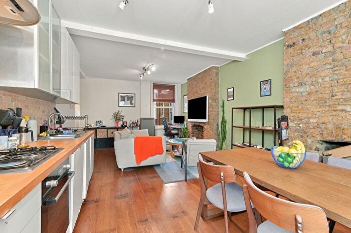 2 Bedroom Flat To Rent In Queenstown Road, London, SW8