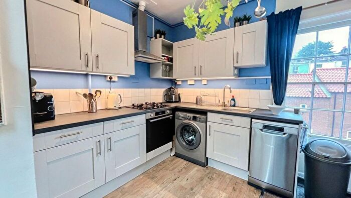 3 Bedroom Flat To Rent In York Road, Montpelier, Bristol, BS6