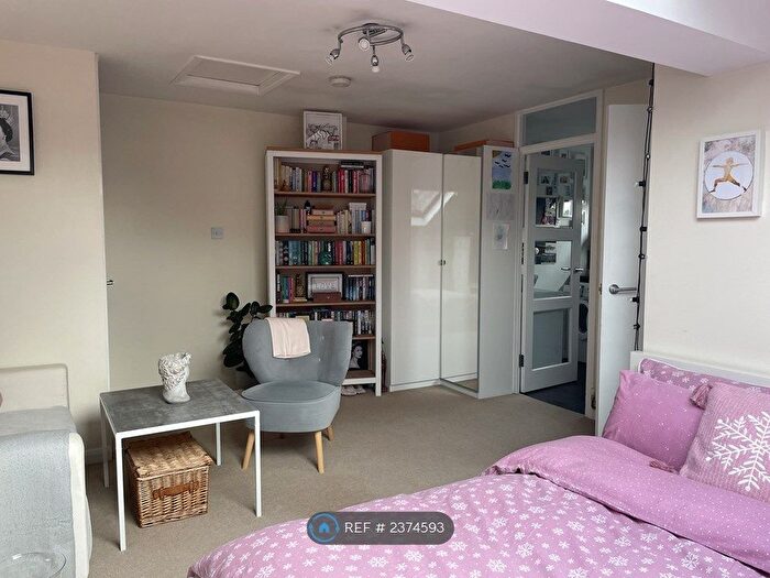 Studio To Rent In Pines Court, London, SW19