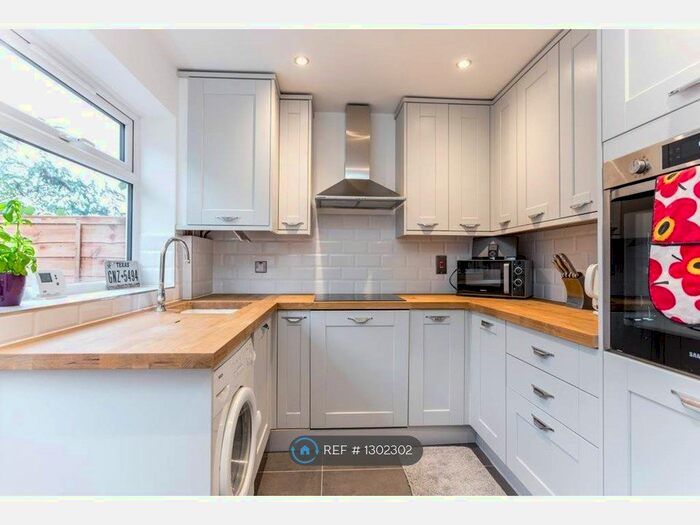 4 Bedroom Semi-Detached House To Rent In Wilding Walk, Cambridge, CB4