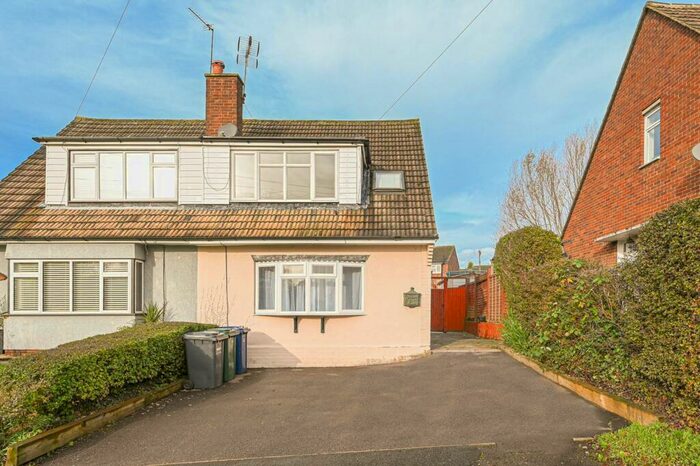 3 Bedroom Semi-Detached House To Rent In Farm Close, High Barnet, Barnet, EN5