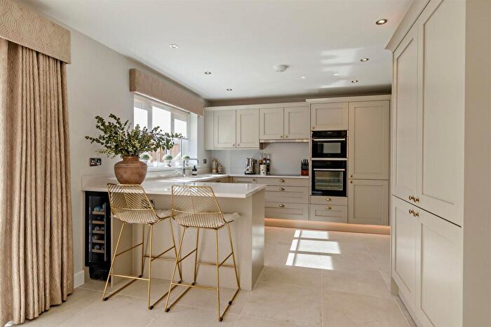 4 Bedroom Detached House For Sale In Pinder Road, Armthorpe, Doncaster, DN3