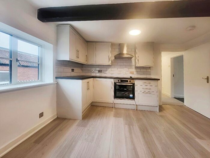 2 Bedroom Flat To Rent In Moss Lane, Godalming, GU7