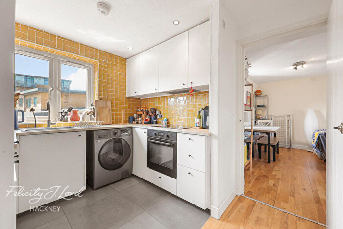 2 Bedroom Flat For Sale In Riverside Close, London, E5