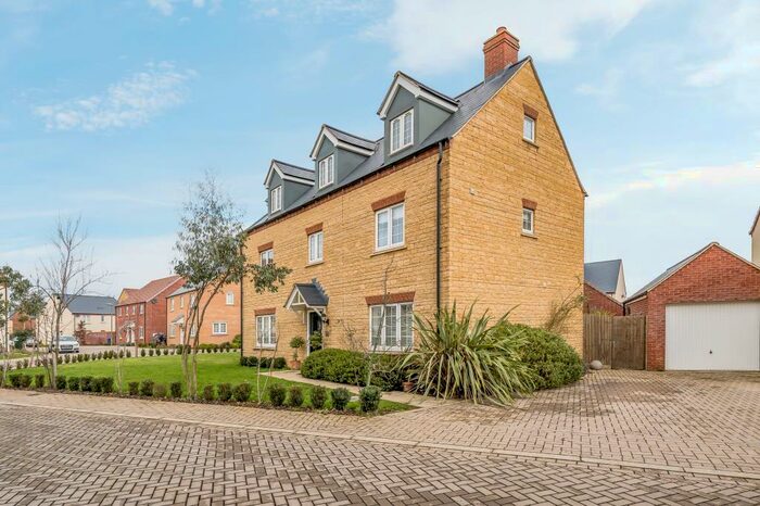 5 Bedroom Semi-Detached House To Rent In Redcar Road, Biceter, OX26