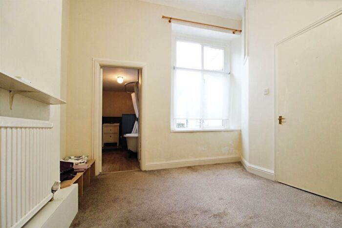 2 Bedroom Flat For Sale In Clive Crescent, Penarth, CF64