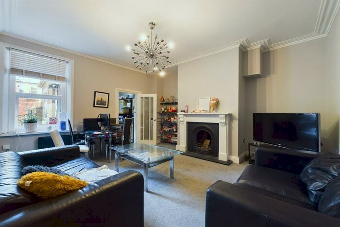 3 Bedroom Flat To Rent In Lavender Gardens, Jesmond, Newcastle Upon Tyne, NE2