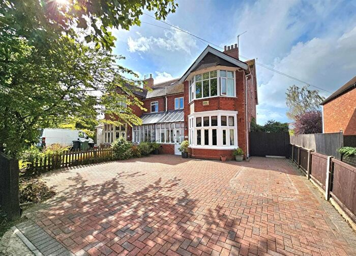 6 Bedroom Semi-Detached House For Sale In Tuffley Avenue, Gloucester, GL1