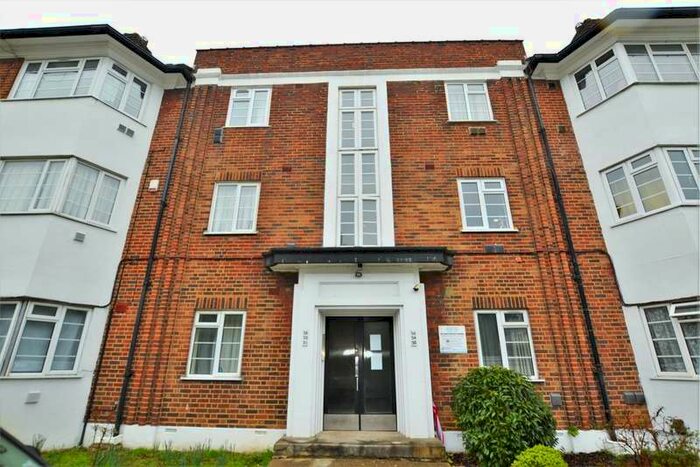 3 Bedroom Flat To Rent In Great West Road, Osterley, TW5