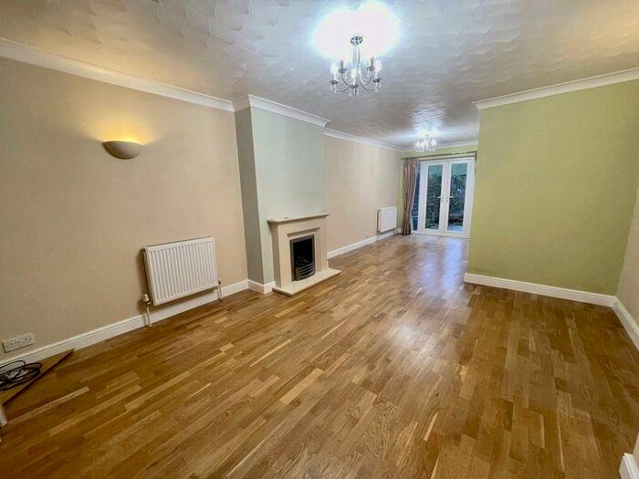 3 Bedroom Terraced House To Rent In Laburnum Grove, Slough, SL3