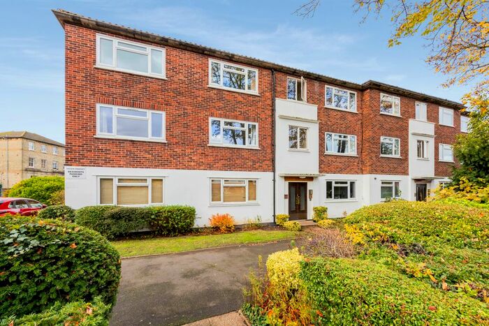2 Bedroom Flat To Rent In Park Road, Berrylands, Surbiton, KT5