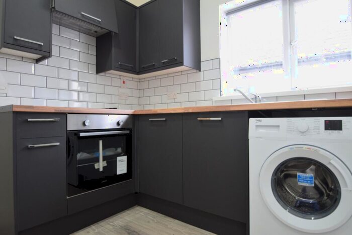 2 Bedroom Flat To Rent In Monthermer Road, Cathays, CF24