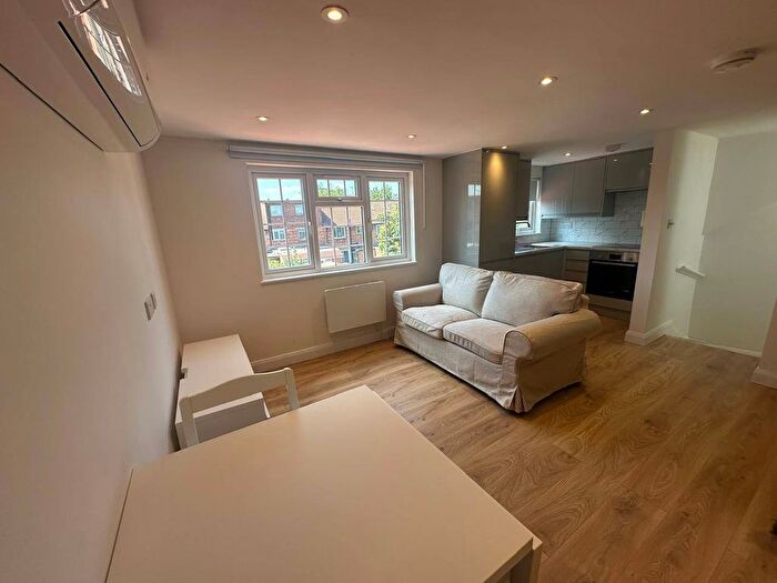 Studio To Rent In St. Andrews Road, Acton, W3