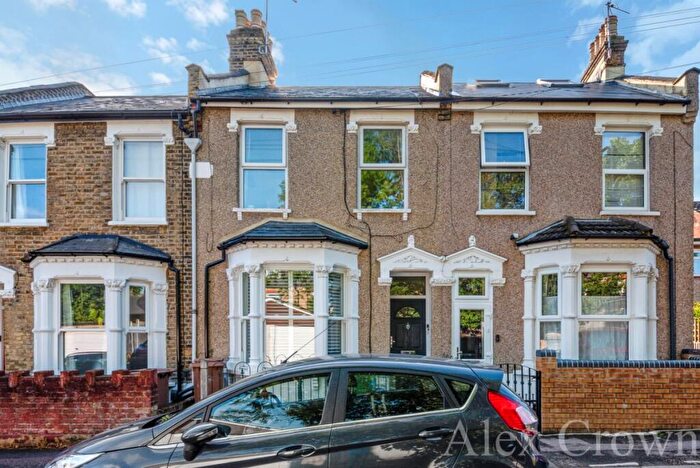 2 Bedroom Flat To Rent In Forest Road, Leytonstone, E11