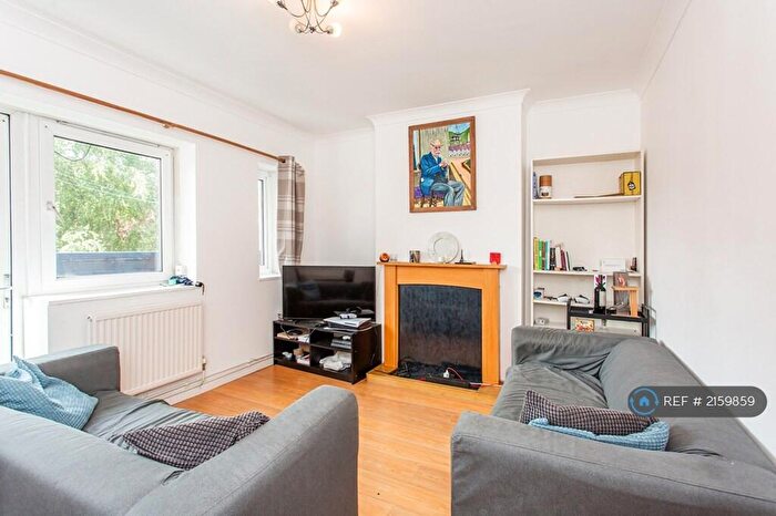 4 Bedroom Flat To Rent In Doveton House, London, E1