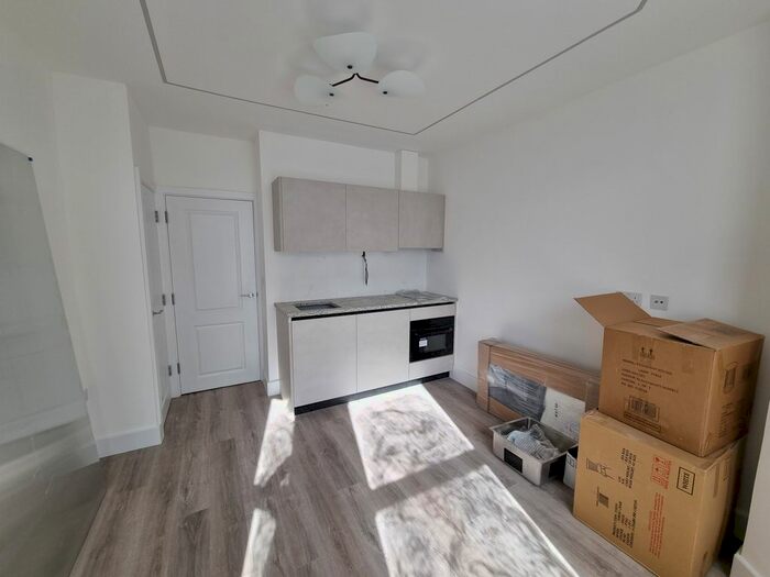 1 Bedroom Flat To Rent In Rita Road, London, SW8