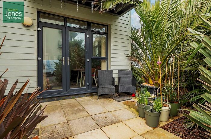 2 Bedroom Flat To Rent In Eirene Road, Goring-By-Sea, Worthing, West Sussex, BN12