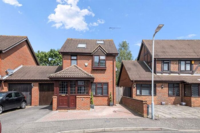 4 Bedroom Detached House For Sale In Airdrie Close, Hayes, UB4