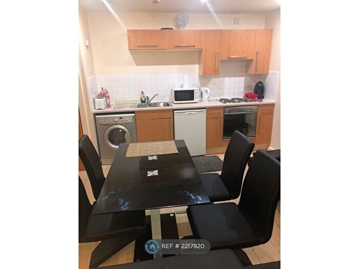 1 Bedroom Flat To Rent In Manchester, Manchester, M5