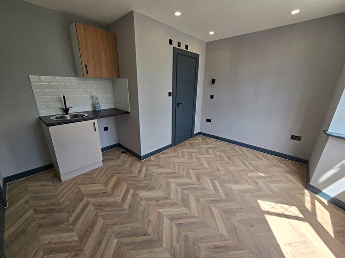 Studio To Rent In Halsbury Road West, Northolt, UB5