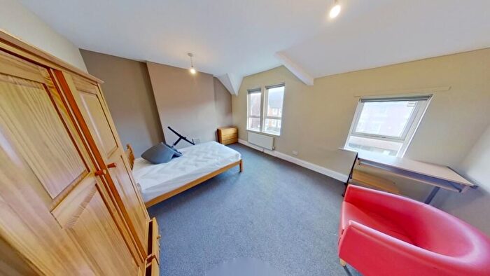 5 Bedroom Semi-Detached House To Rent In Burford Road, Nottingham, NG7