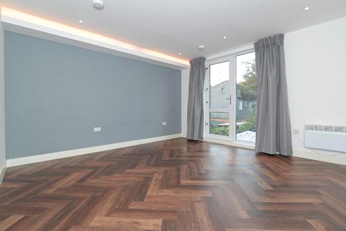 Studio To Rent In Cobbold Road, London, E11