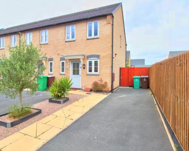 2 Bedroom House To Rent In Russet Way, Nottingham, NG8