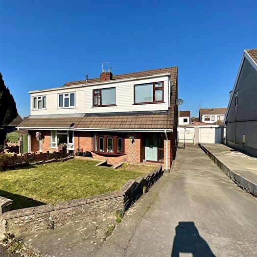 3 Bedroom Semi Detached House For Sale In Pemberton Park, Llanelli, SA14
