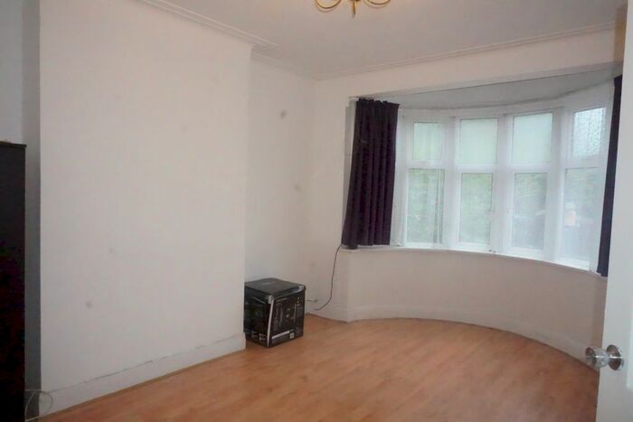 3 Bedroom Semi-Detached House To Rent In Princes Avenue, London, NW9